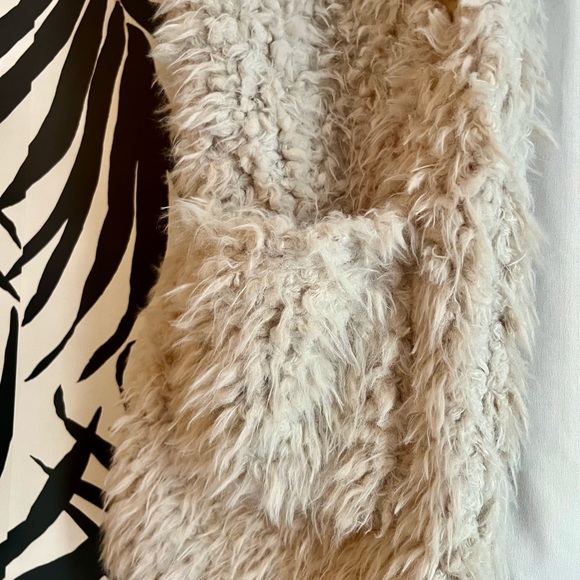 Women’s Fuzzy Long Vest Furry - Picture 3 of 5